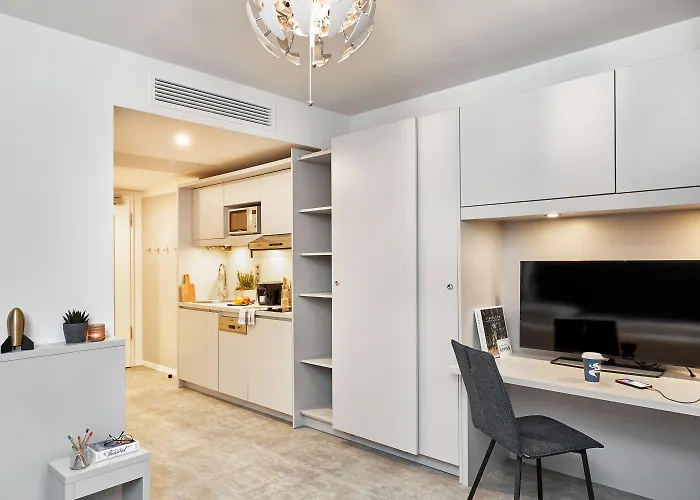 شقة فندقية H.ome Serviced 4*