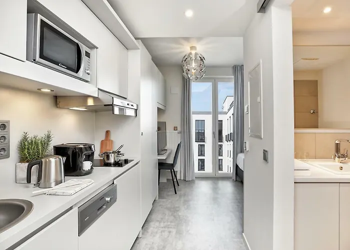 מלון דירות H.ome Serviced 4*